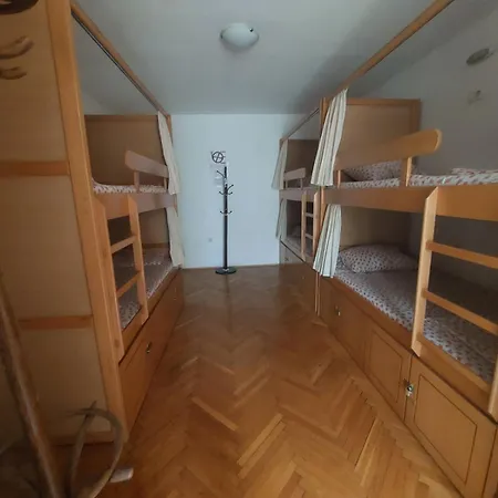 ホステル バレンティン 2 *